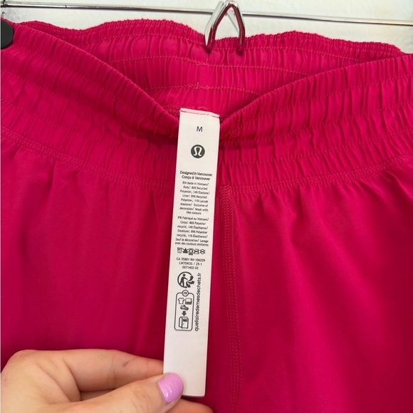 Lululemon shake it out shorts size medium - Picture 4 of 4